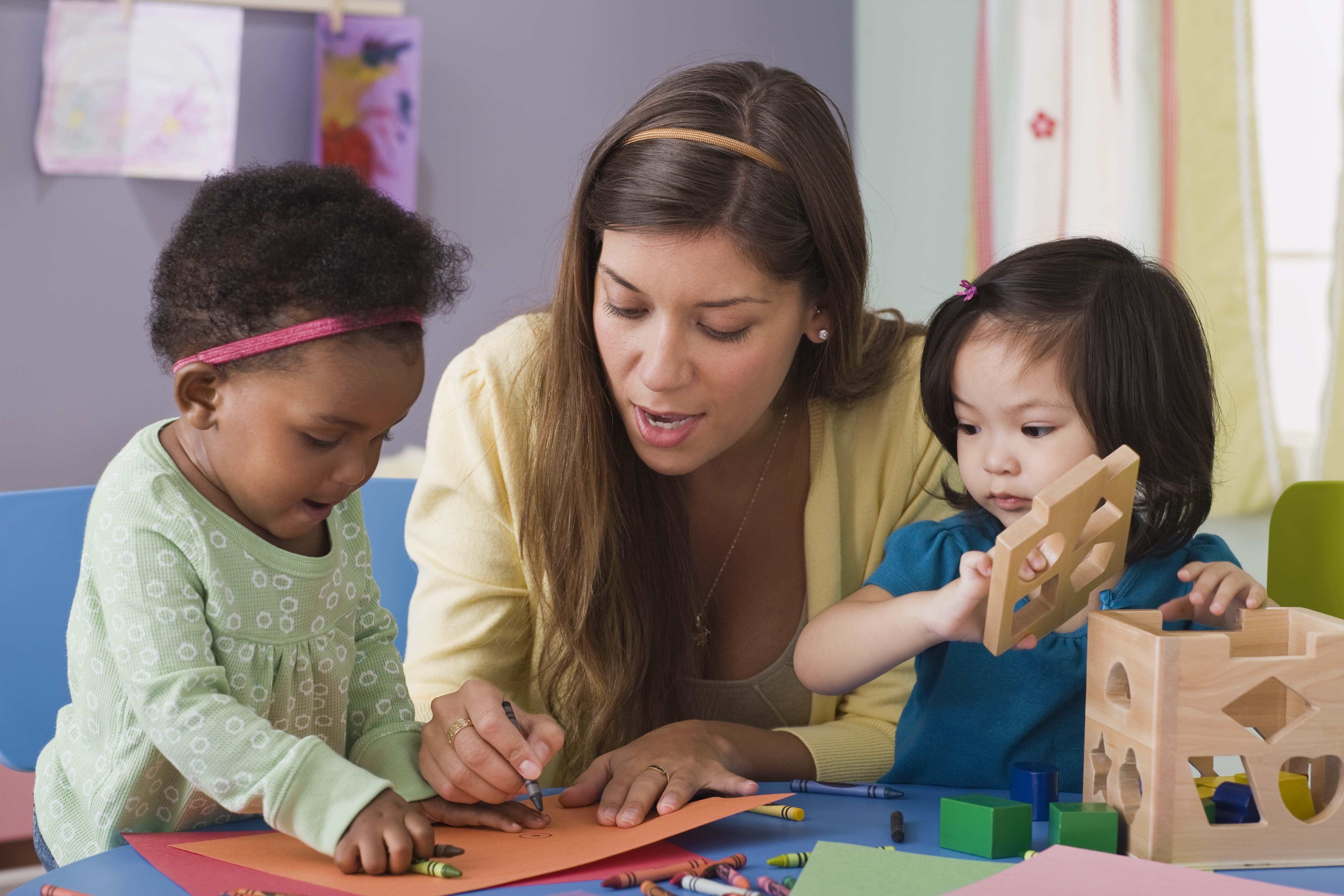 Preschool teachers. Дошкольное образование в Италии. Дошкольное образование в США. Дошкольное воспитание в США. Дошкольное обучение в Италии.